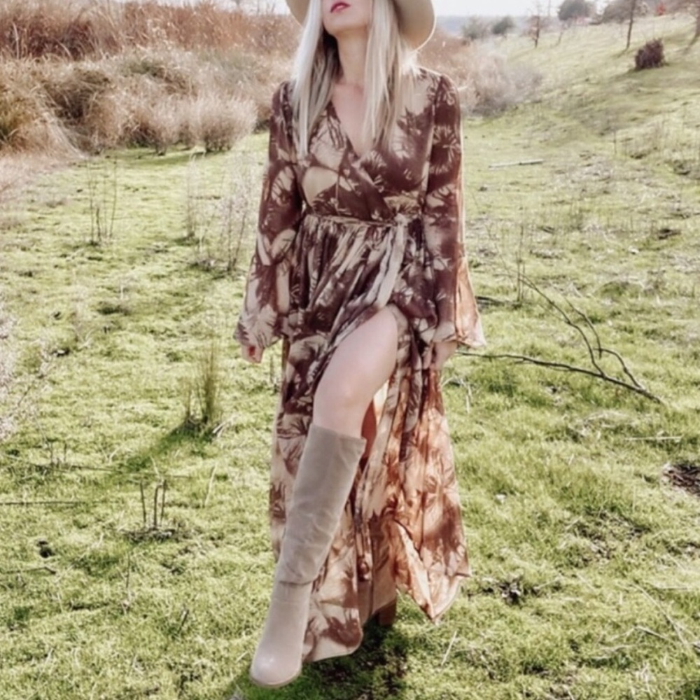 SUNSET - MAXI DRESS Floral Print Maxi Dress Cream and Brown - Picture 8 of 11